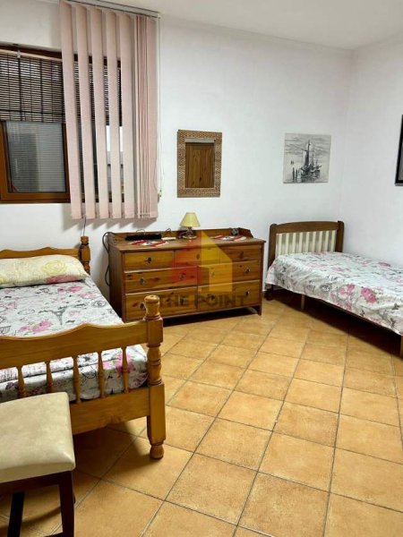 Tirane, jepet me qera apartament 3+1+A Kati 1, 130 m² 500 Euro (Hoxha Tahsim)