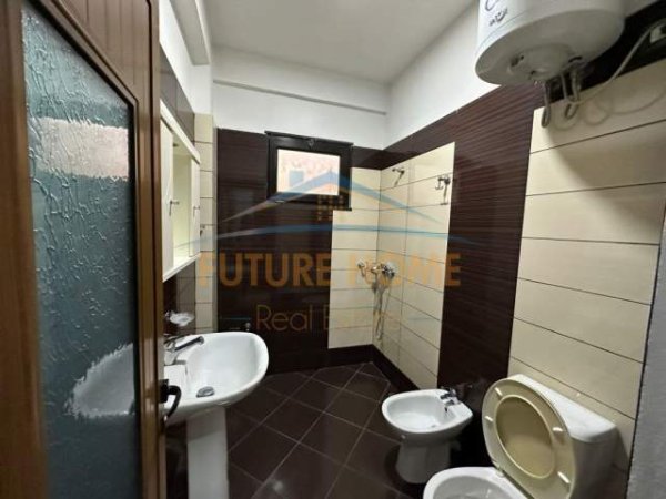 Tirane, shitet Vile 5+1 Kati 3, 650 m² 520.000 Euro