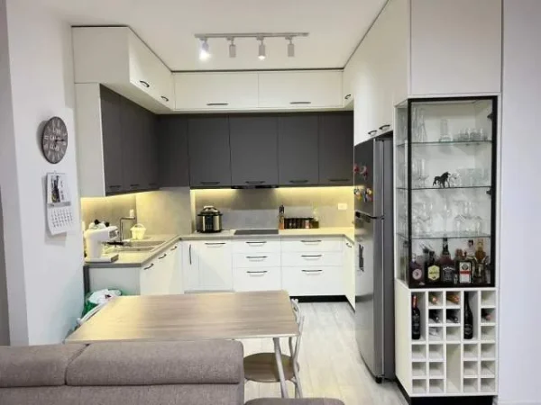 Tirane, shes apartament 2+1 104 m² 135.000 Euro (KMY, Grand Galeri)