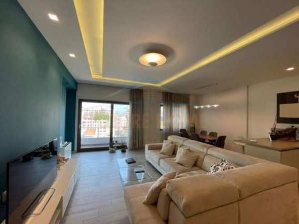 Tirane, jepet me qera apartament Kati 6, 140 m² 1.400 Euro (Ring Center)