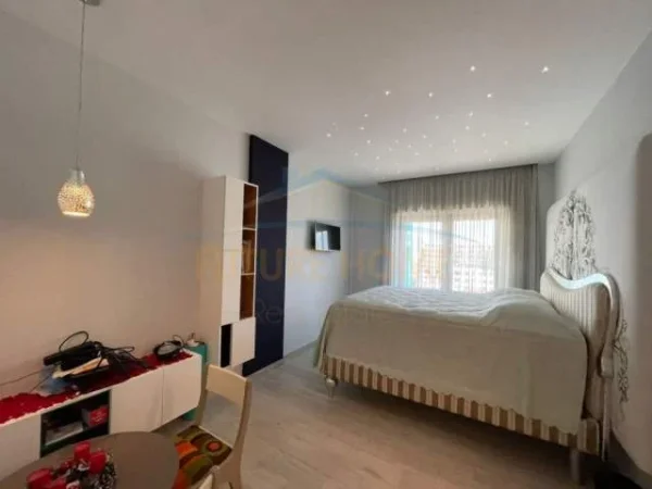 Tirane, jepet me qera apartament 2+1+BLK Kati 6, 140 m² 1.400 Euro (ZOGU I ZI)