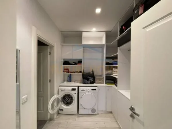 Tirane, jepet me qera apartament 2+1 Kati 6, 140 m² 1.400 Euro (Zogu i Zi)