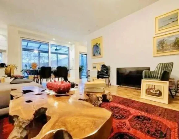 Tirane, shes Vile 230 m² Euro (Berzhite)