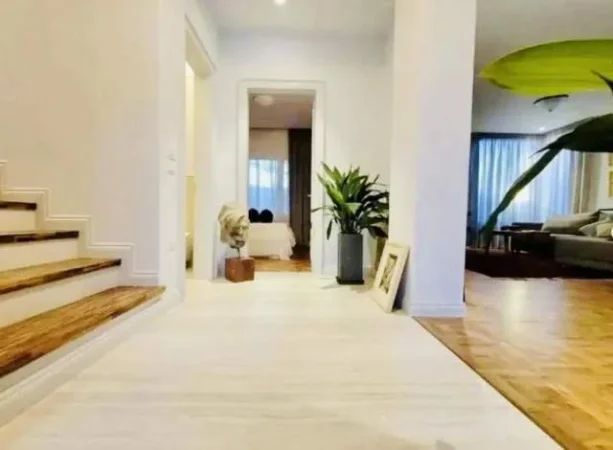 Tirane, shes Vile 230 m² Euro (Berzhite)