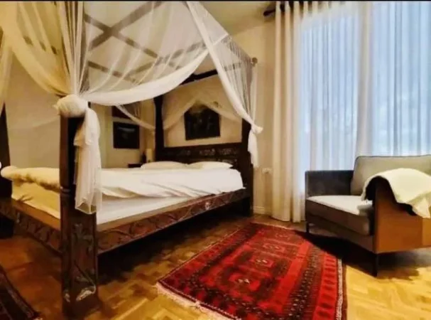 Tirane, shes Vile 230 m² Euro (Berzhite)