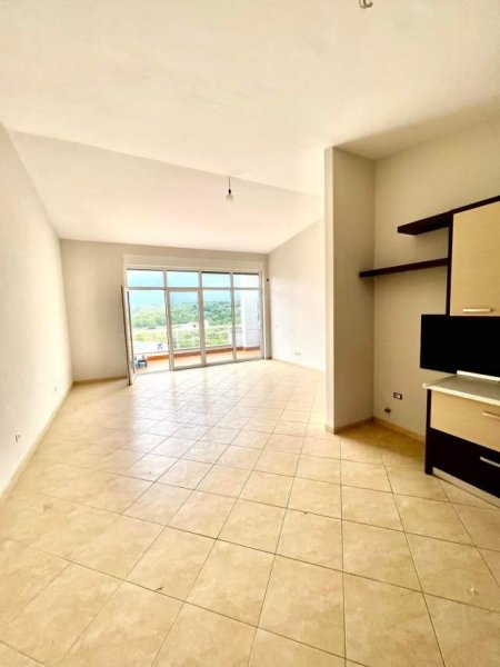 Tirane, shes apartament 3+1 150 m² 300.000 Euro (Liqeni)