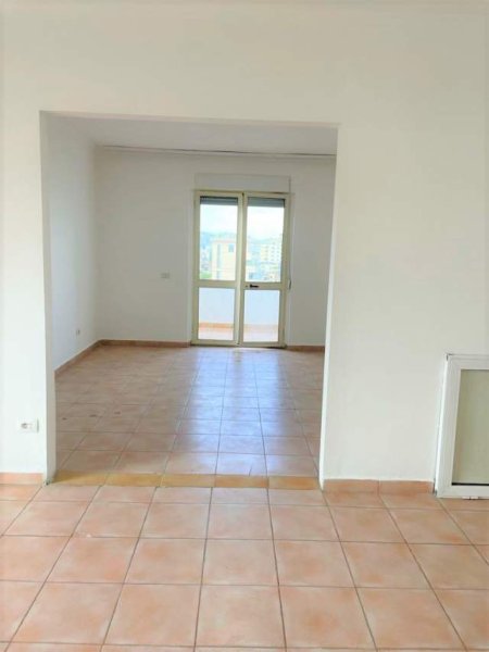 Tirane, jepet me qera apartament 3+1 140 m² 700 Euro (Prane Ministrise se Jashtme)