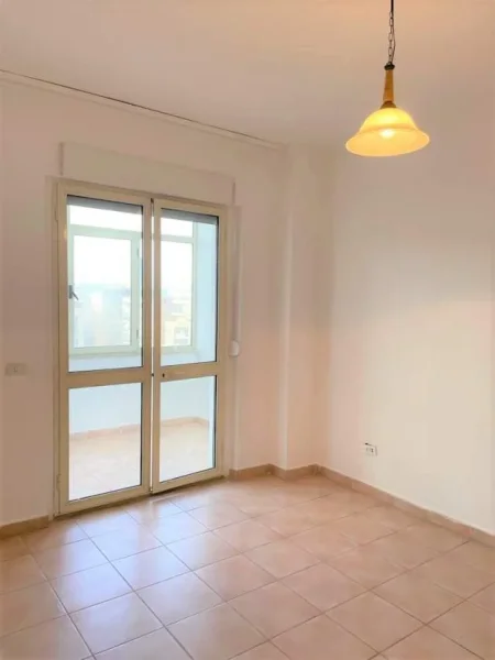 Tirane, jepet me qera apartament 3+1 140 m² 700 Euro (Prane Ministrise se Jashtme)