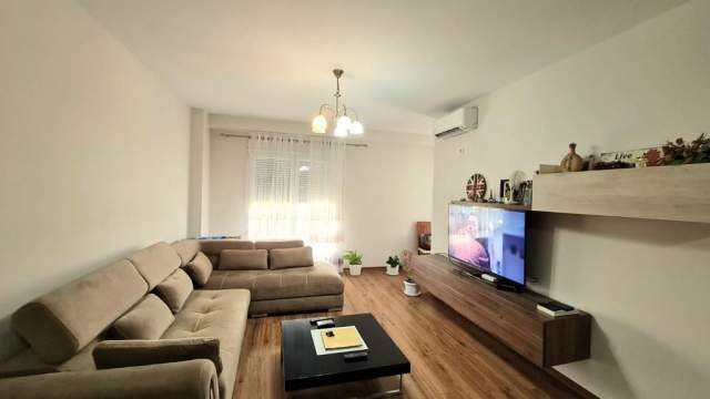 Tirane, 1+1 65 m² 500 Euro (Ali Demi)