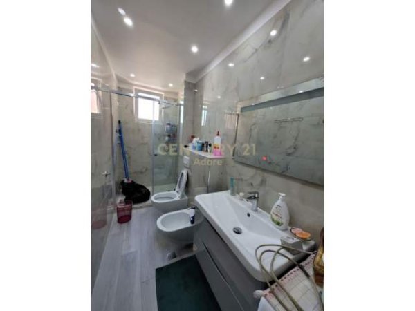 Tirane, jepet me qera apartament Kati 5, 68 m² 650 Euro (Ambasades Amerikane dhe Shkolles se Baletit)