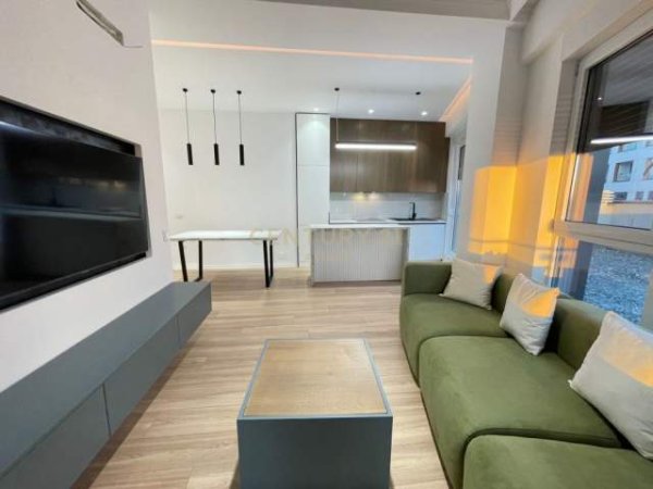 Tirane, jepet me qera apartament 2+1+A+BLK Kati 8, 780 Euro