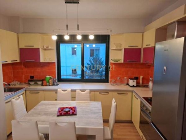 Tirane, jepet me qera apartament 2+1+A+BLK Kati 3, 130 m² 650 Euro (Liqeni i Thate)