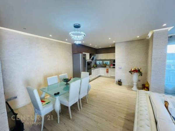 Tirane, shes apartament 3+1+2+VERANDË 150 m² 270.000 Euro (Rruga e Dibrës)