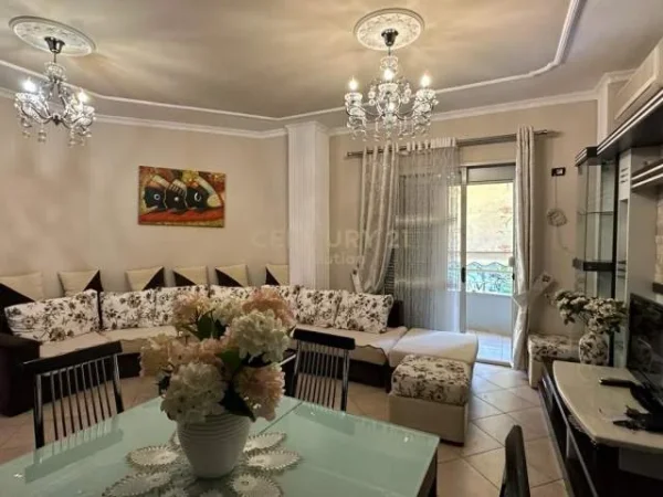 Tirane, jepet me qera 470