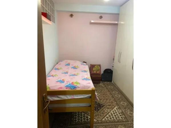 Tirane, jepet me qera 400