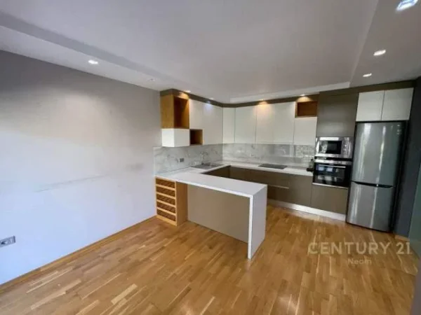 Tirane, jepet me qera apartament duplex 3+1+BLK Kati 1, 178 m² 1.500 Euro (Liqeni i Thate, Liqeni i Thatë)