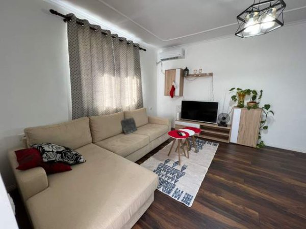 Tirane, jepet me qera Kati 2, 72 m² 550 Euro