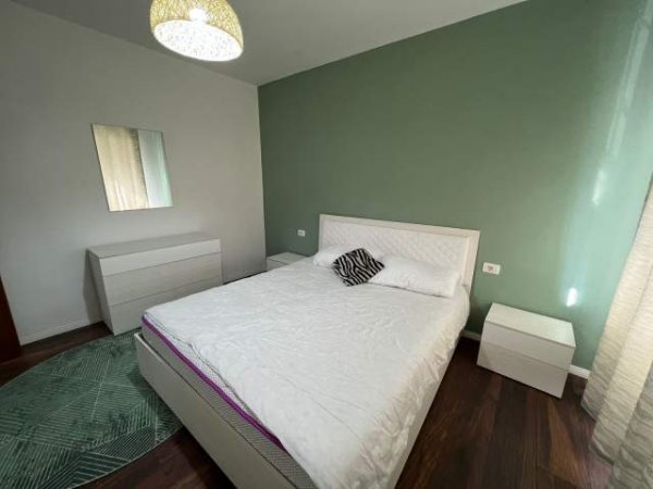 Tirane, jepet me qera Kati 2, 72 m² 550 Euro