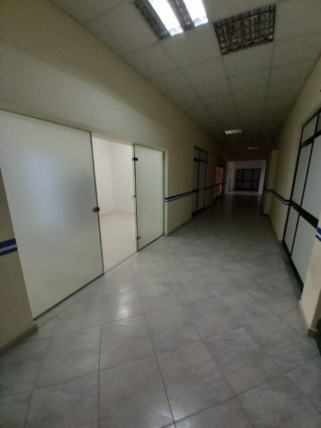 Tirane, jepet me qera ambjent biznesi Kati 2, 60 m² 500 Euro (Rruga Frederik Shiroka)