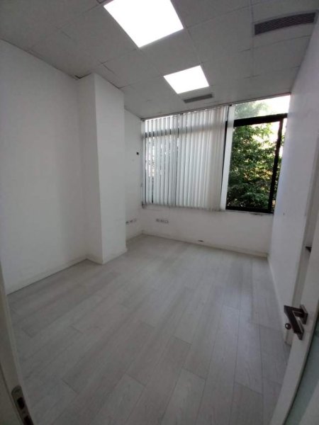 Tirane, jepet me qera ambjent biznesi Kati 2, 60 m² 500 Euro (Rruga Frederik Shiroka)