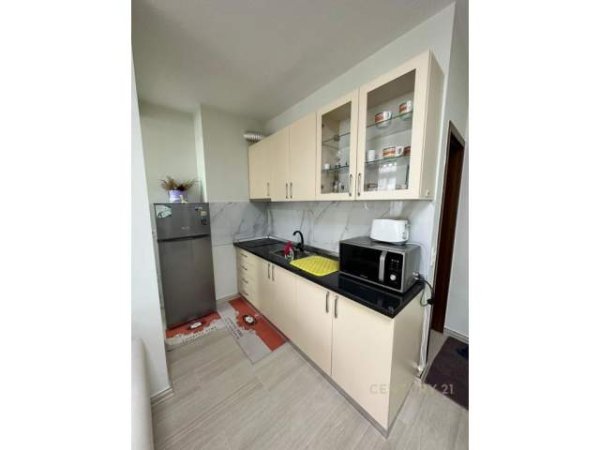 Tirane, jap me qera apartament Kati 1, 550 Euro (Bllok)