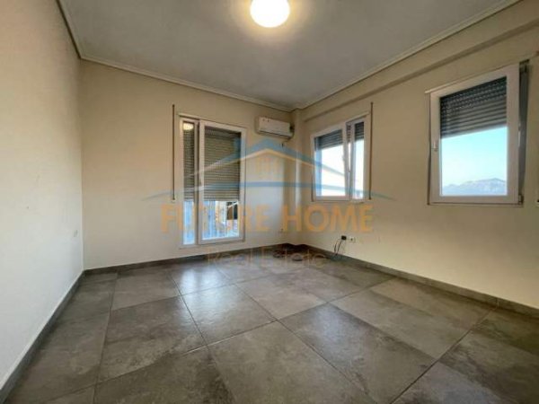 Tirane, jepet me qera apartament Kati 7, 136 m² 750 Euro (Komuna e Parisit)