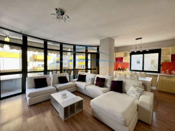 Tirane, jepet me qera apartament Kati 3, 125 m² 650 Euro (Rruga Hamdi Sina)