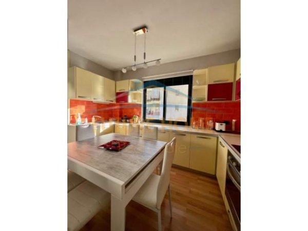 Tirane, jepet me qera apartament Kati 3, 125 m² 650 Euro (Rruga Hamdi Sina)