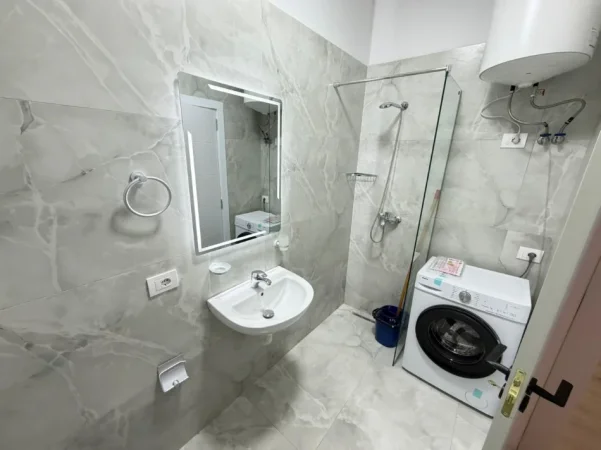 Tirane, jepet me qera apartament 2+1 ,