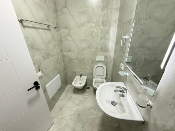 Tirane, jepet me qera apartament 2+1 ,