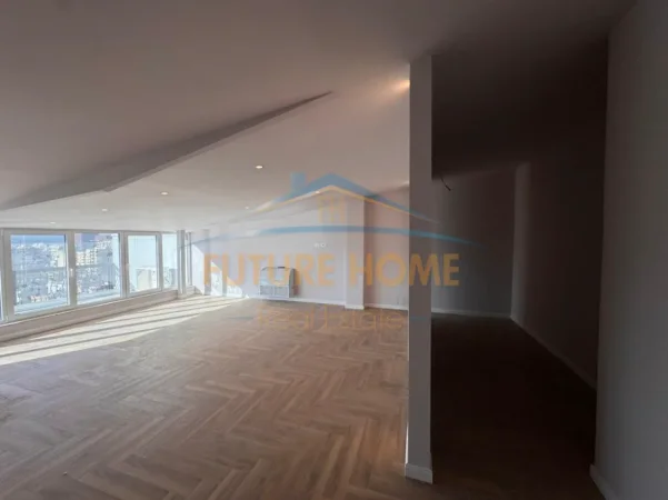Tirane, jepet me qera zyre Kati 13, 210 m² 2.300 € (SHALLVARET)