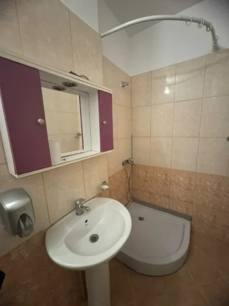 Tirane, jepet me qera apartament 2+1+Ballkon Kati 2, 120 m² 500 € 