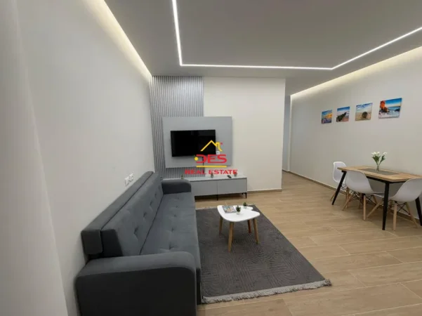 Vlore, jepet me qera apartament Kati 2, 192 m² 192 € (Bulevardi Vlorë-Skelë)