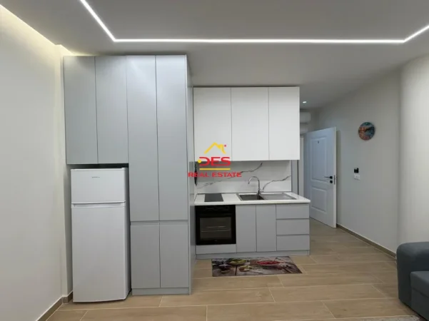 Vlore, jepet me qera apartament Kati 2, 192 m² 192 € (Bulevardi Vlorë-Skelë)