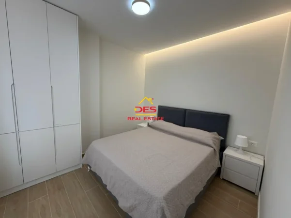 Vlore, jepet me qera apartament Kati 2, 192 m² 192 € (Bulevardi Vlorë-Skelë)