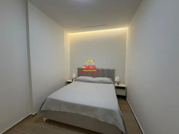 Vlore, jepet me qera apartament Kati 2, 192 m² 192 € (Bulevardi Vlorë-Skelë)
