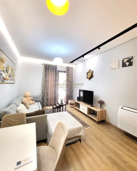 Tirane, jepet me qera 1+1 , 76 m² 950 € 