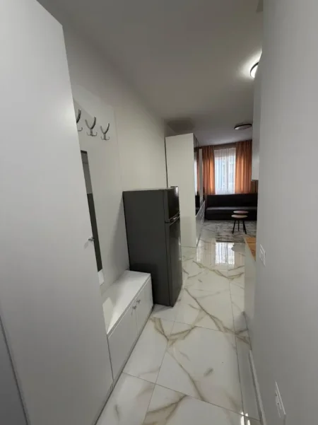 Tirane, jepet me qera garsoniere Kati 3, 40 m² 400 mije leke