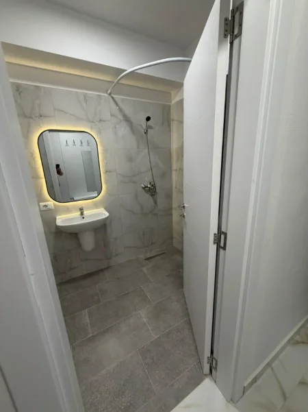 Tirane, jepet me qera garsoniere Kati 3, 40 m² 400 mije leke