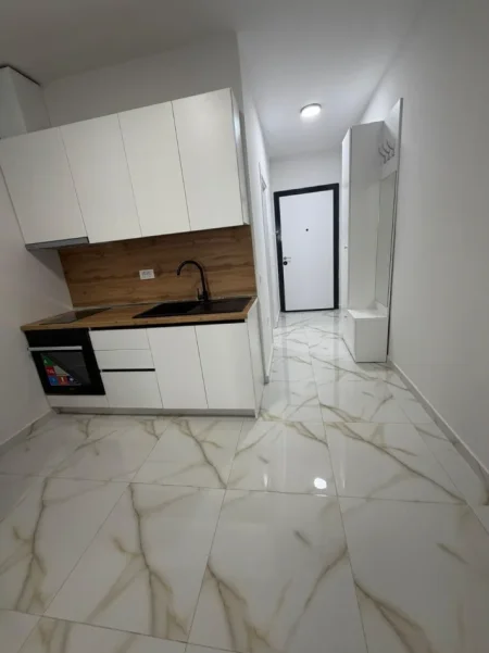 Tirane, jepet me qera garsoniere Kati 3, 40 m² 400 mije leke