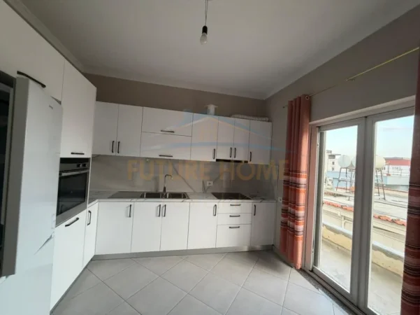 Durres, jepet me qera apartament 3+1+Ballkon Kati 2, 120 m² 350 € 