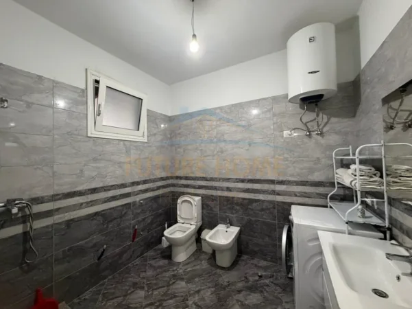 Durres, jepet me qera apartament 3+1+Ballkon Kati 2, 120 m² 350 € 