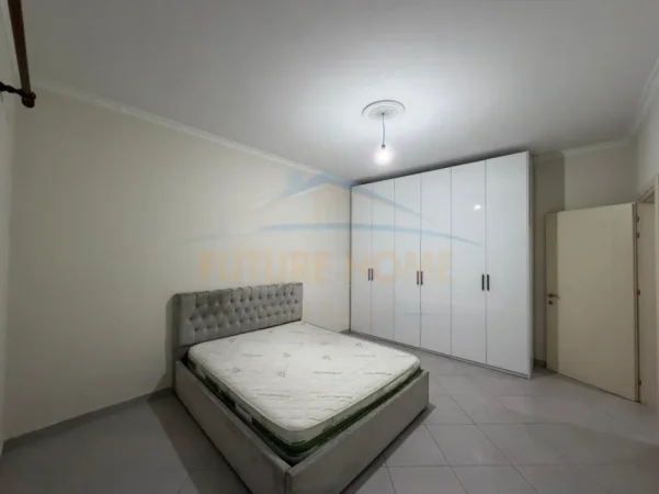Durres, jepet me qera apartament 3+1+Ballkon Kati 2, 120 m² 350 € 