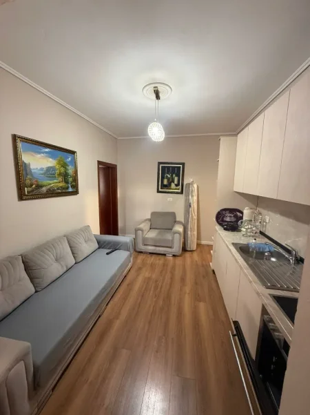 Tirane, jepet me qera apartament 1+1+Ballkon Kati 4, 60 m² 450 € 
