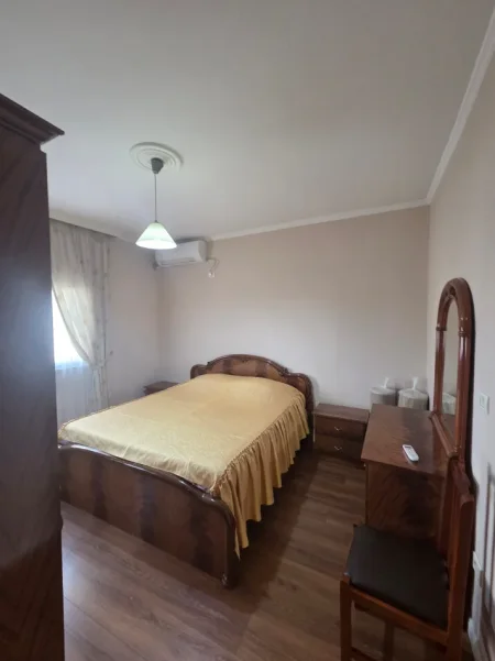 Tirane, jepet me qera apartament 1+1+Ballkon Kati 4, 60 m² 450 € 