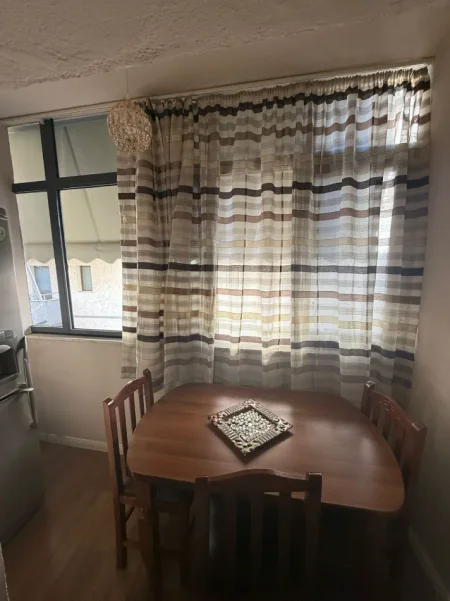 Tirane, jepet me qera apartament 1+1+Ballkon Kati 4, 60 m² 450 € 