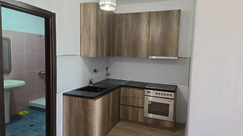 Tirane, jepet me qera apartament 1+1+Ballkon Kati 7, 70 m² 400 € 