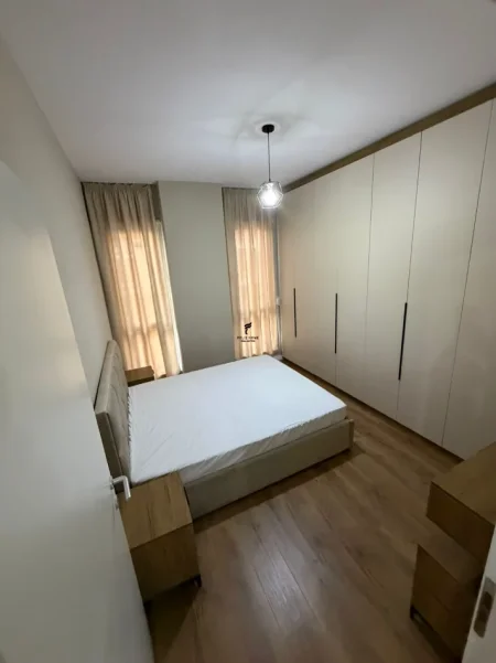 Tirane, jepet me qera apartament 1+1 Kati 4, 60 m² 400 € (UNIVERS CITY)