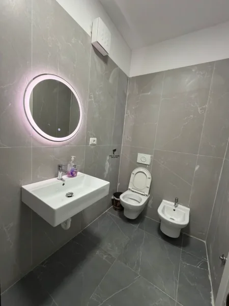 Tirane, jepet me qera apartament 1+1 Kati 4, 60 m² 400 € (UNIVERS CITY)