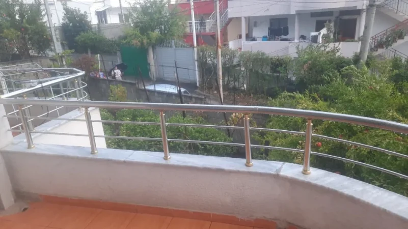 Tirane, jepet me qera Vile 2+1+Ballkon Kati 2, 148 m² 450 € 